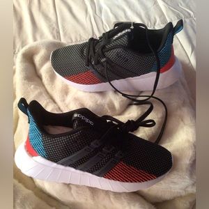 Adidas Unisex Kids Questar Flow G26770 Low Top Blk Running Shoes.. Size 4 $75